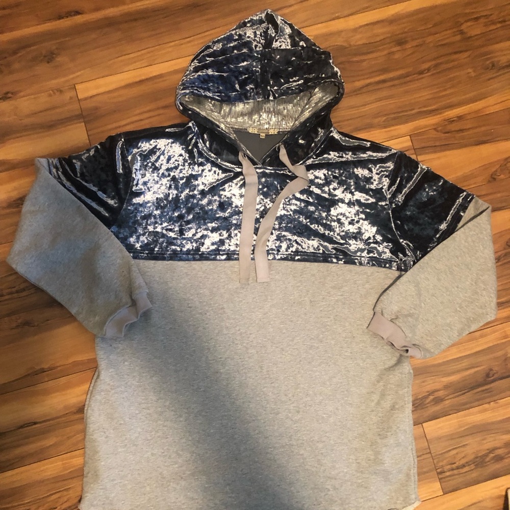 🌟NWOT🌟 BKE 👀 Gimmicks Sequin Hoodie 💙 Size: XL